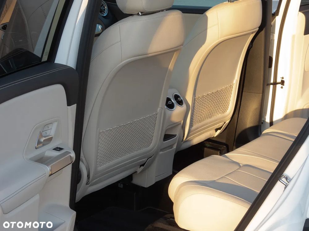 Mercedes-Benz GLB 250 4-Matic 8G-DCT - 28