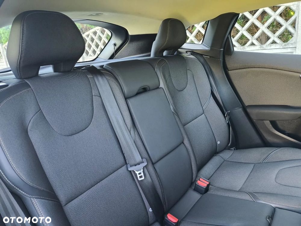 Volvo V40 D3 Momentum - 27