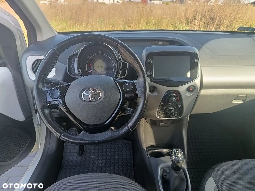 Toyota Aygo x-play connect - 8