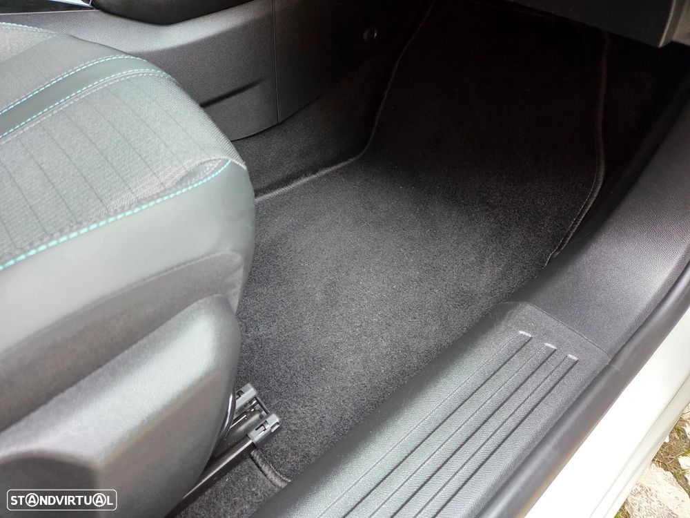 Peugeot 2008 PureTech 130 EAT8 Allure - 18