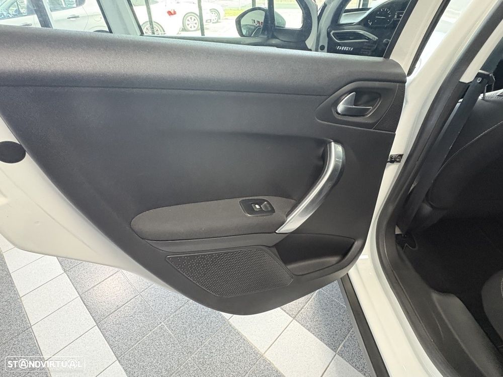 Peugeot 2008 1.2 PureTech Allure - 13