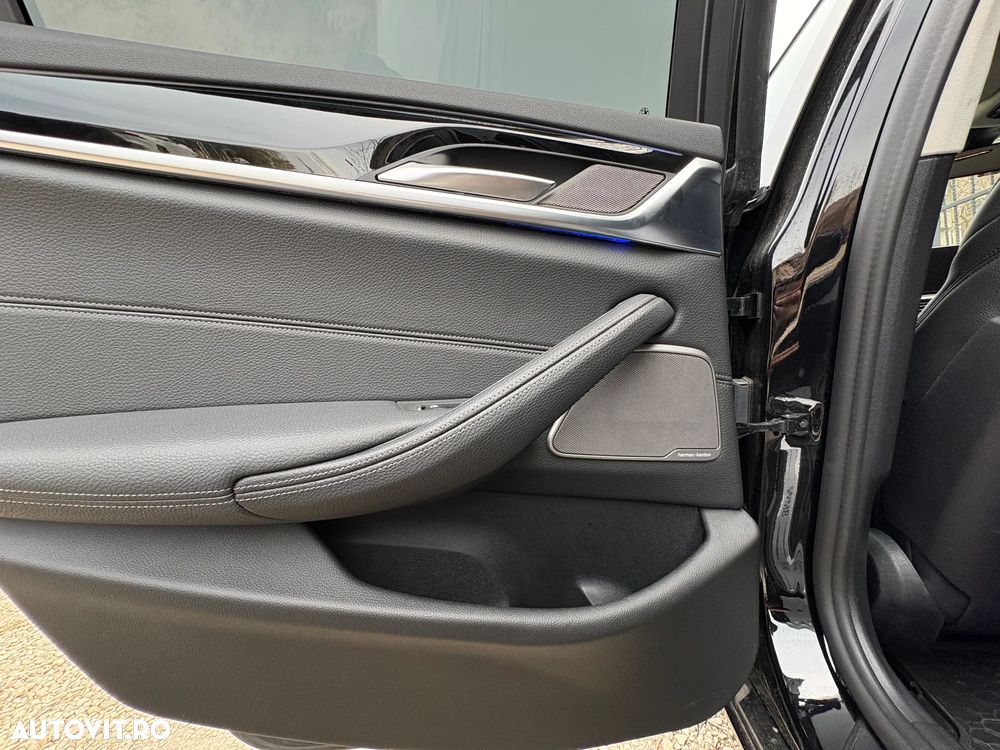 BMW Seria 5 520i AT MHEV - 23
