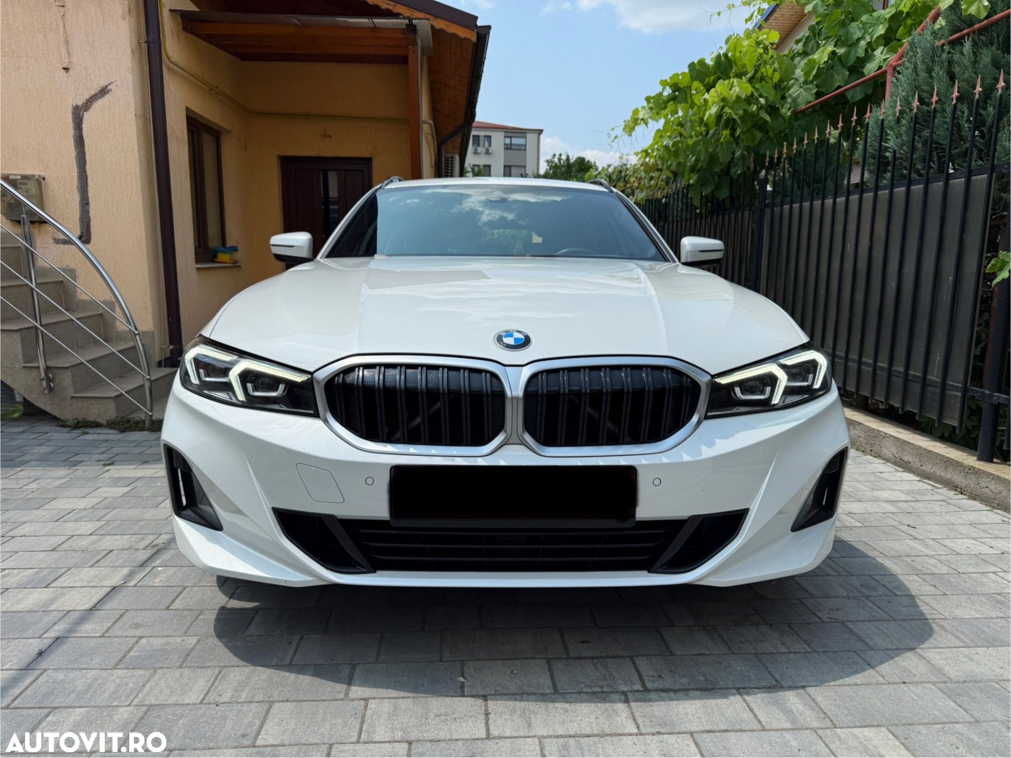 BMW Seria 3 318i Touring Aut. - 1
