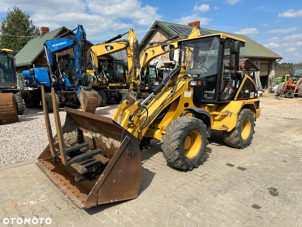 Caterpillar CAT 908 - 8
