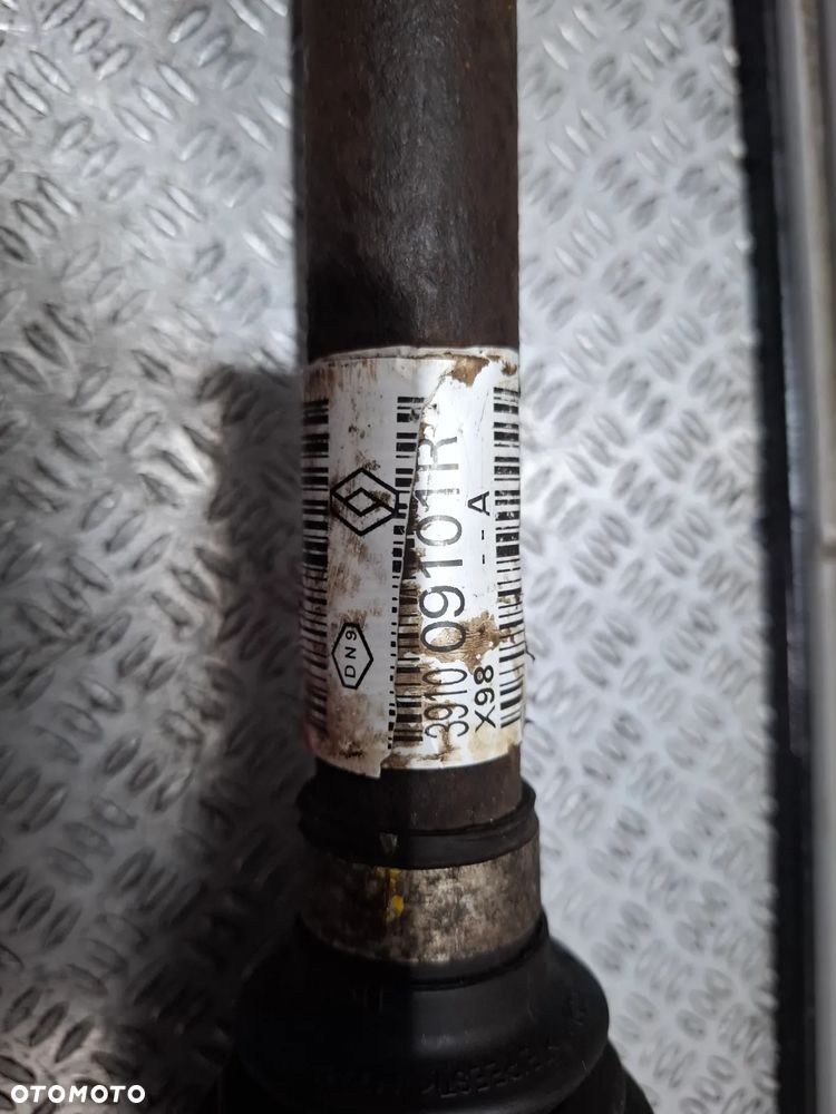 Półoś prawa Renault Clio IV 0,9 TCE 2019 rok nr 391009101R - 2