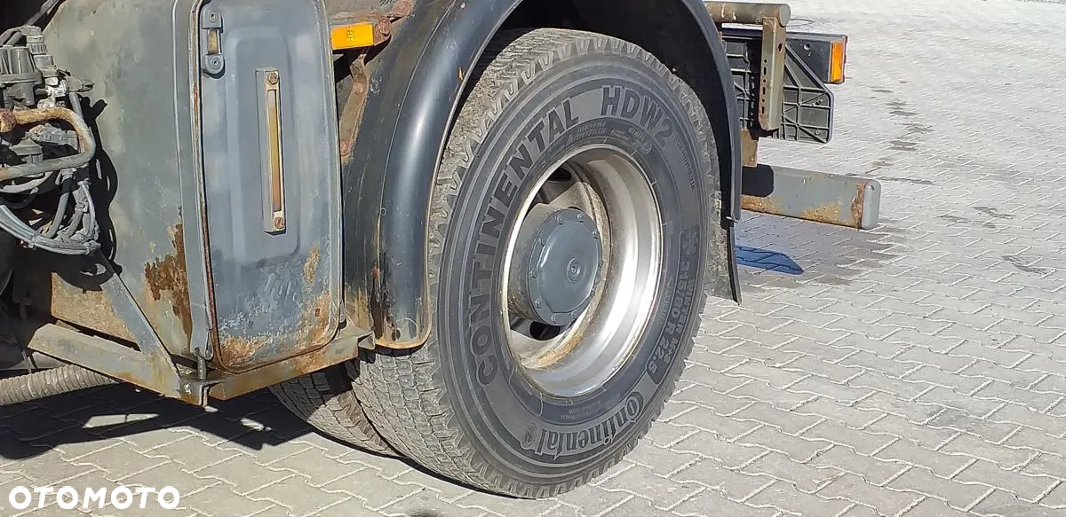 Mercedes-Benz SAMOCHÓD CIĘŻAROWY MERCEDES BENZ 1832 ACTROS - WYWROTKA Z PIASKARKO - SOLARKĄ I PŁUGAMI - 36