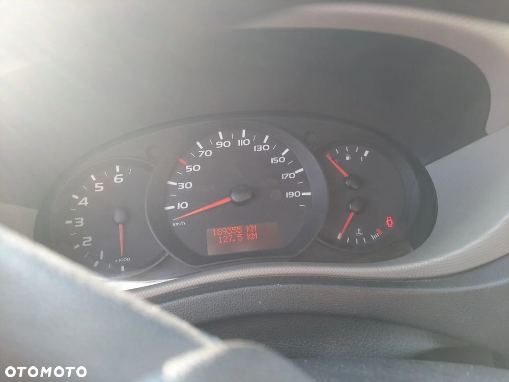 Nissan NV 400 - 7