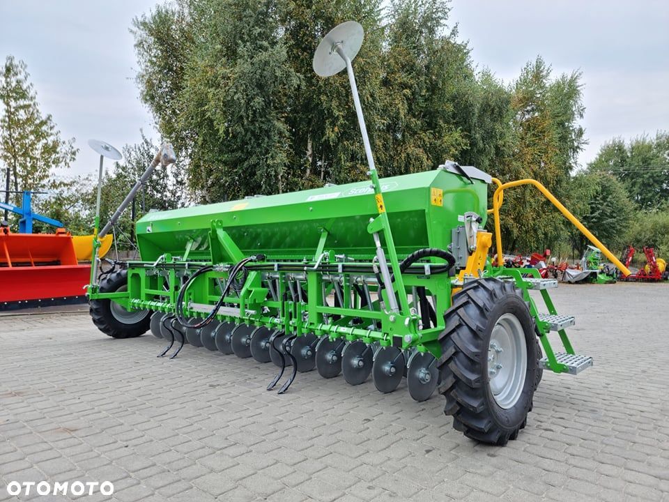 Siewnik rzędowy uniwersalny zbożowy stopkowy talerzowy Scorpius Bomet - 1