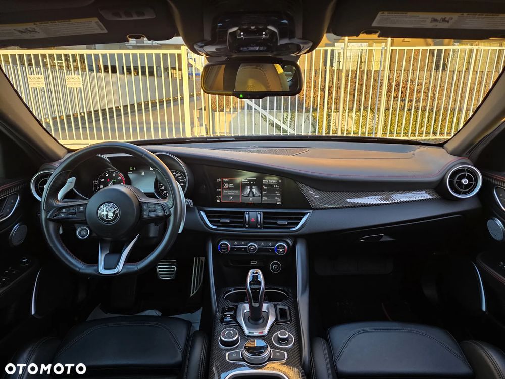 Alfa Romeo Giulia 2.0 Turbo 16V AT8-Q4 Estrema - 11