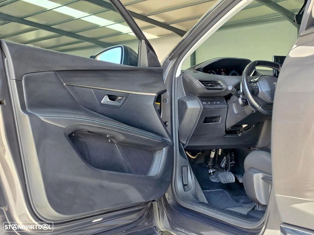 Peugeot 3008 1.6 Hybrid Allure e-EAT8 - 19