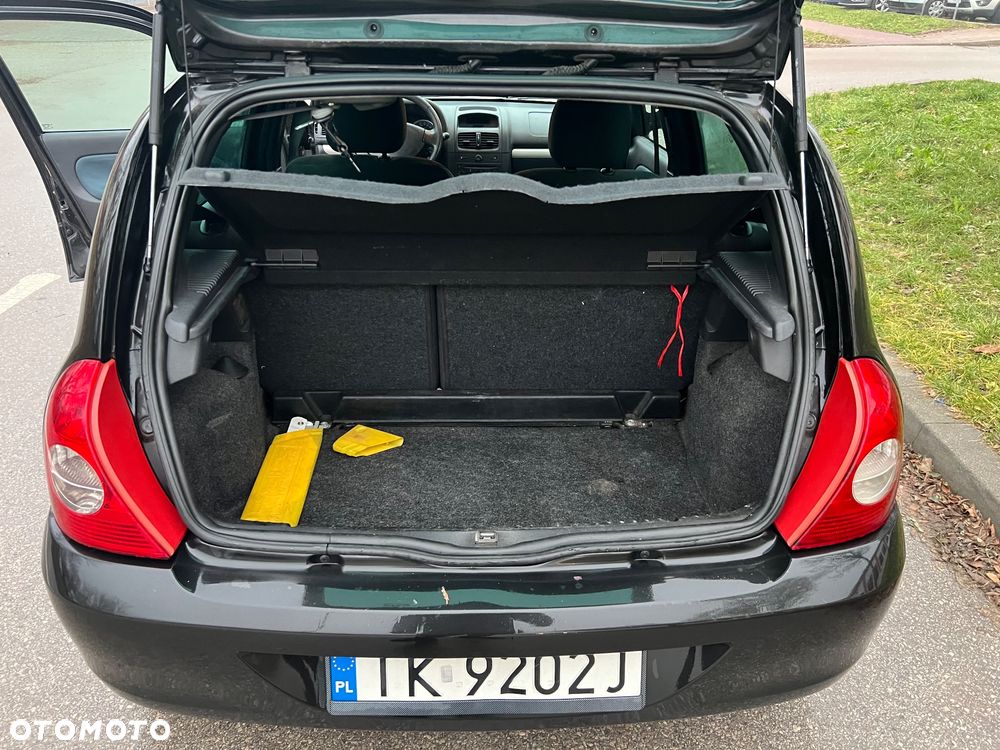 Renault Clio 1.2 16V Campus - 10