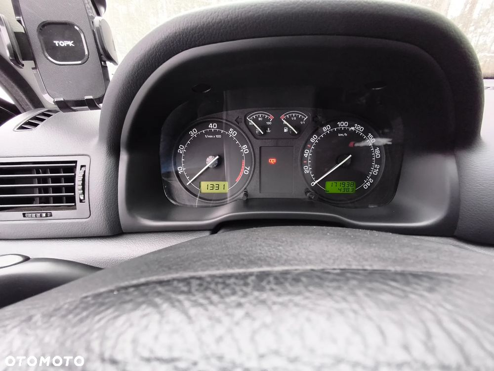 Skoda Octavia 1.6 Tour - 10