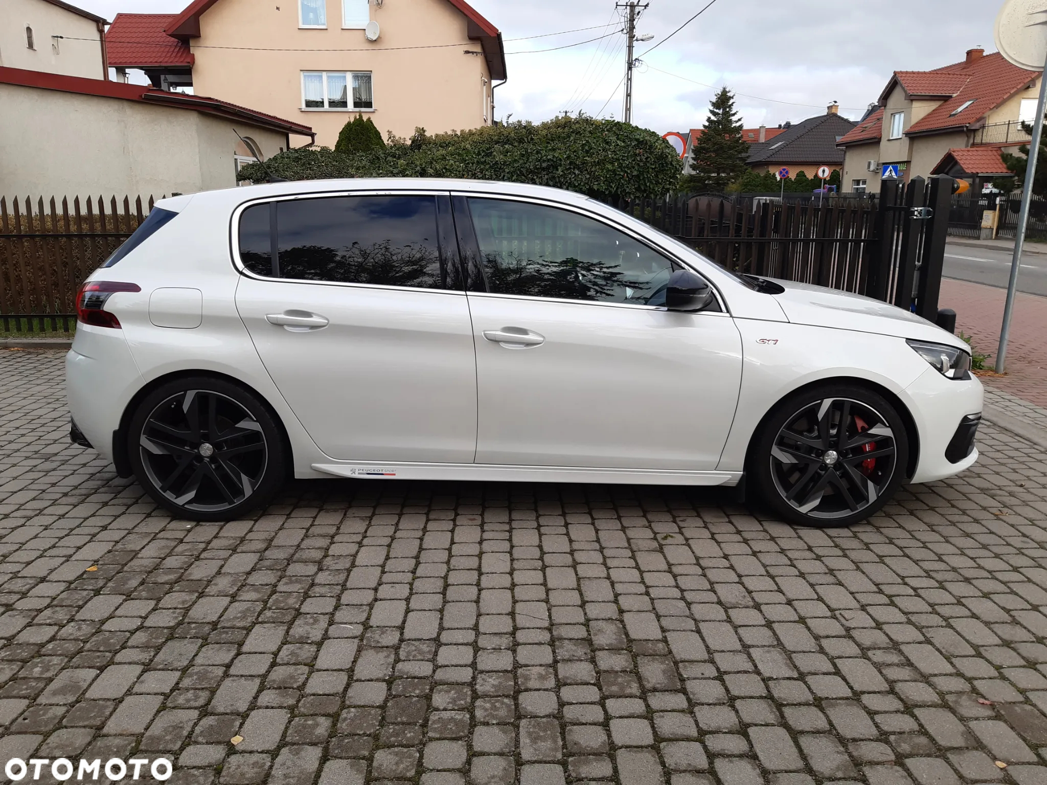 Peugeot 308 1.6 e-THP GTi by Sport S&S - 4