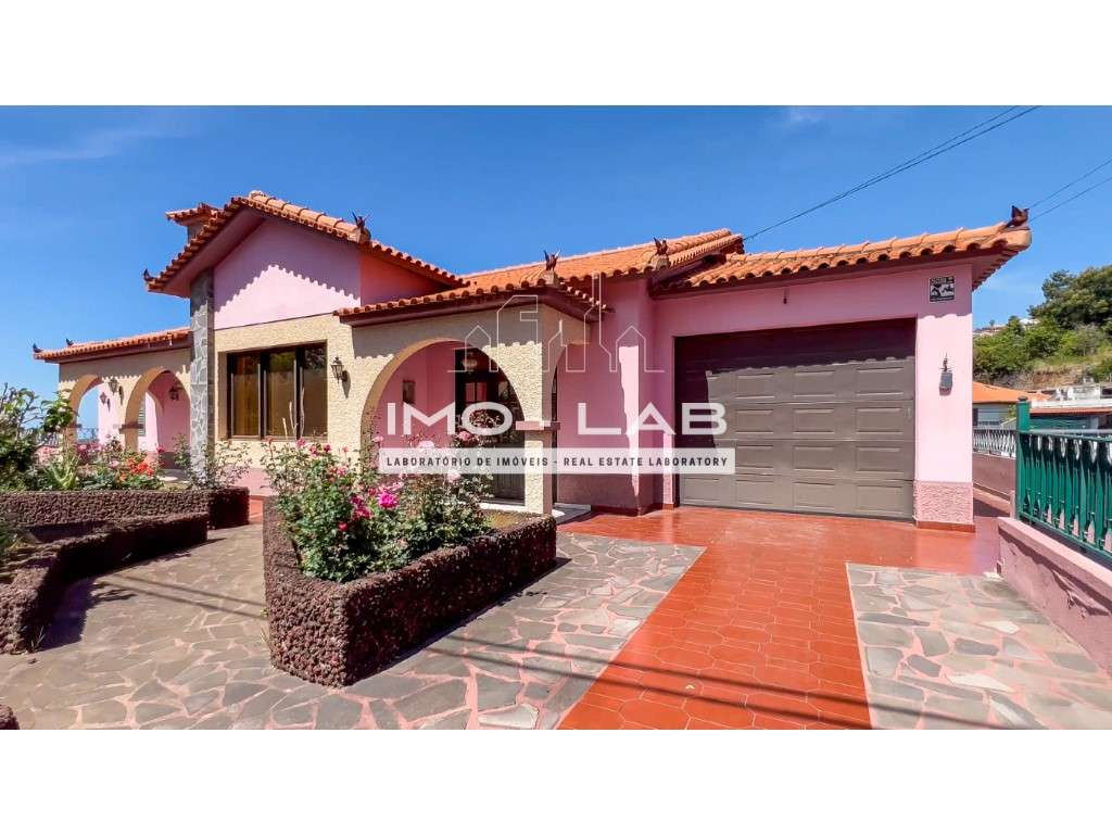 Prédio T4 + 2 Armazéns + 1800m2 de Terreno - São Roque - Funchal - Grande imagem: 3/31