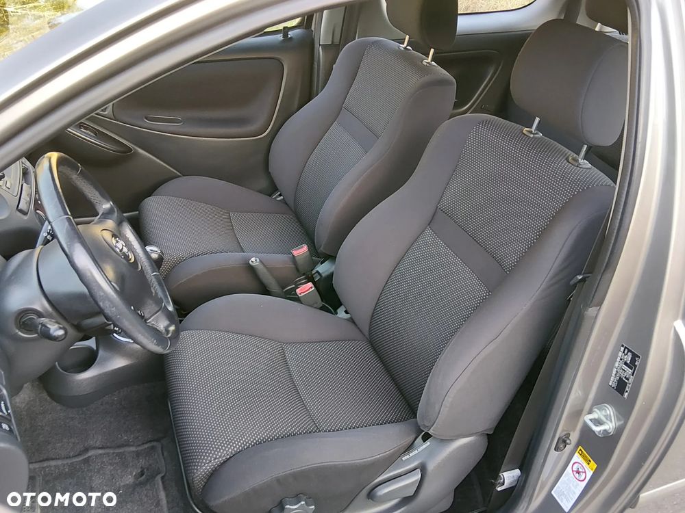 Toyota Yaris - 17