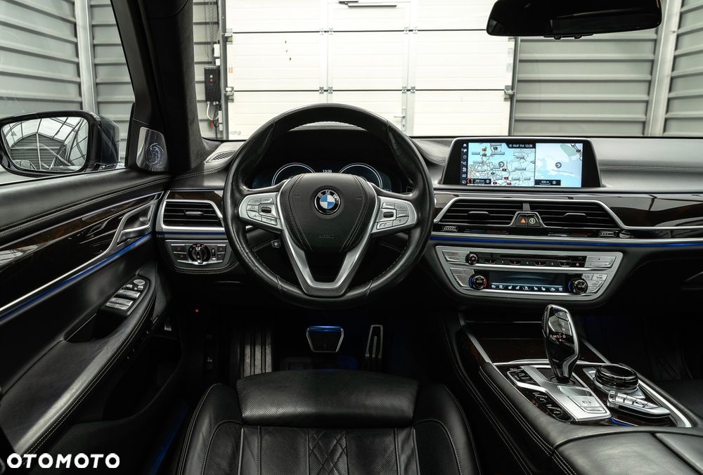 BMW Seria 7 740Li xDrive - 34