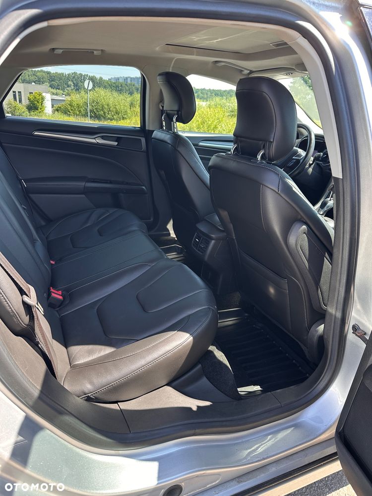 Ford Fusion - 10
