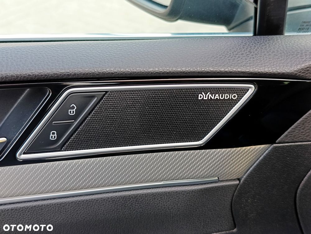 Volkswagen Passat Variant 2.0 TDI SCR DSG 4Motion Business - 33