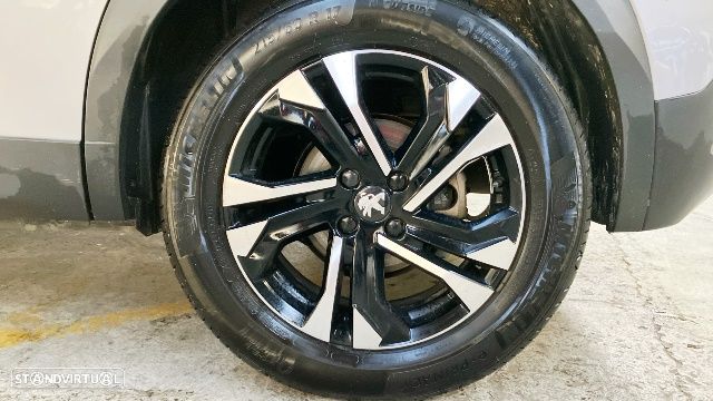 Peugeot e-2008 Allure Pack - 9