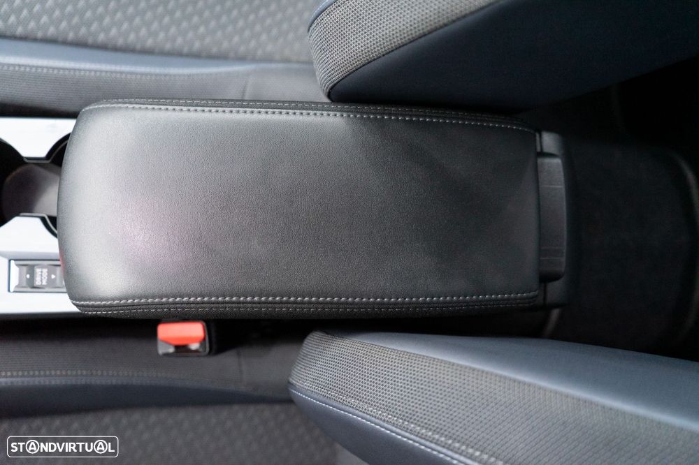 Peugeot 2008 1.2 PureTech Allure Pack EAT8 - 18