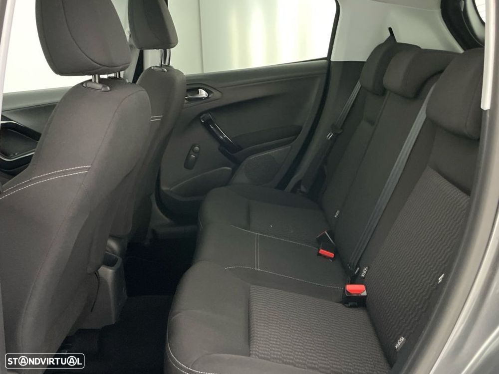 Peugeot 208 1.2 PureTech Active - 12