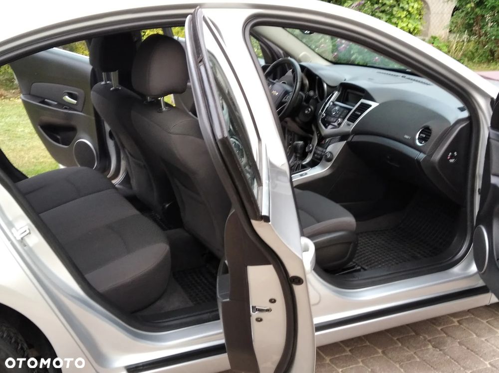 Chevrolet Cruze 1.6 LT - 26