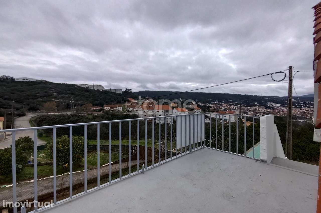 Moradia térrea com anexos em Mira de Aire, Porto de Mós - Grande imagem: 5/60