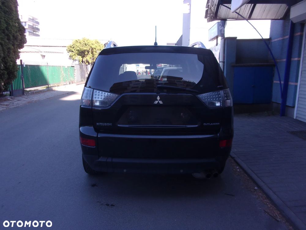 Mitsubishi Outlander - 16
