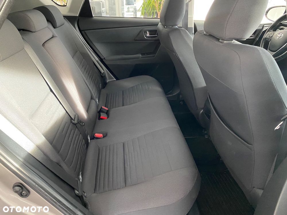 Toyota Auris - 13
