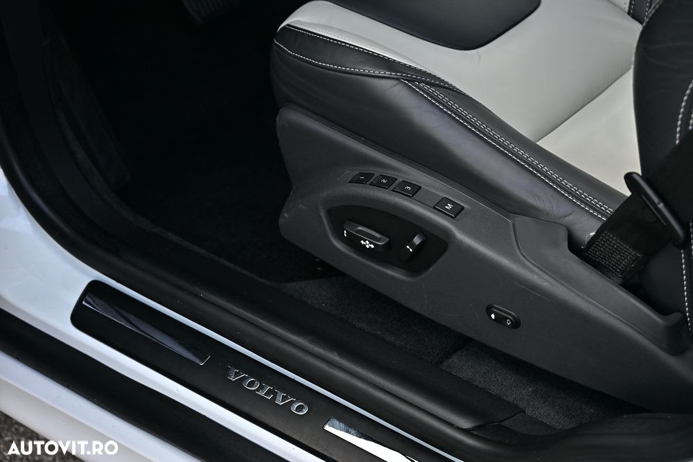 Volvo XC 60 D5 AWD Geartronic Summum - 36