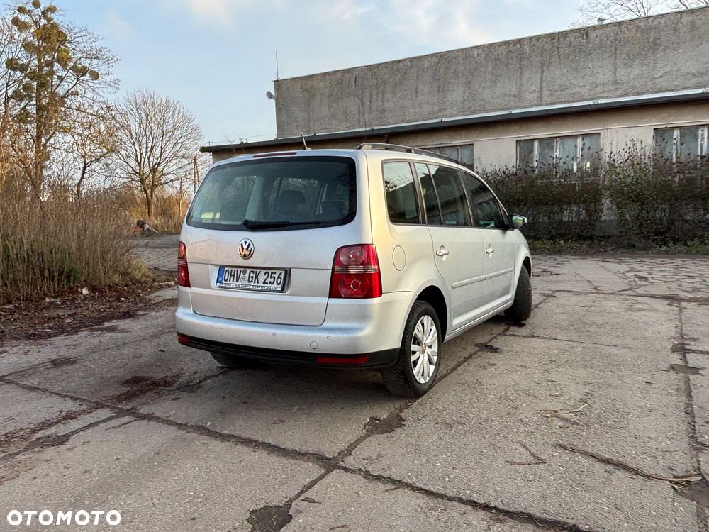 Volkswagen Touran 1.9 TDI DSG Conceptline - 33