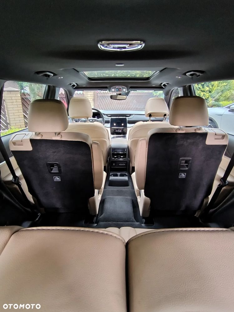 Jeep Grand Cherokee - 35