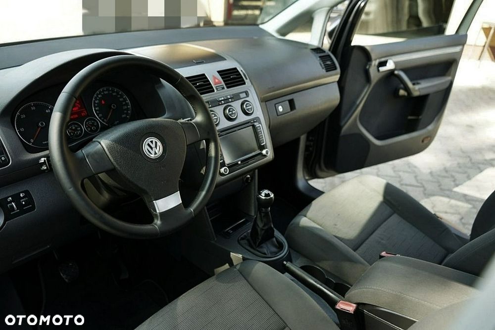 Volkswagen Touran - 21