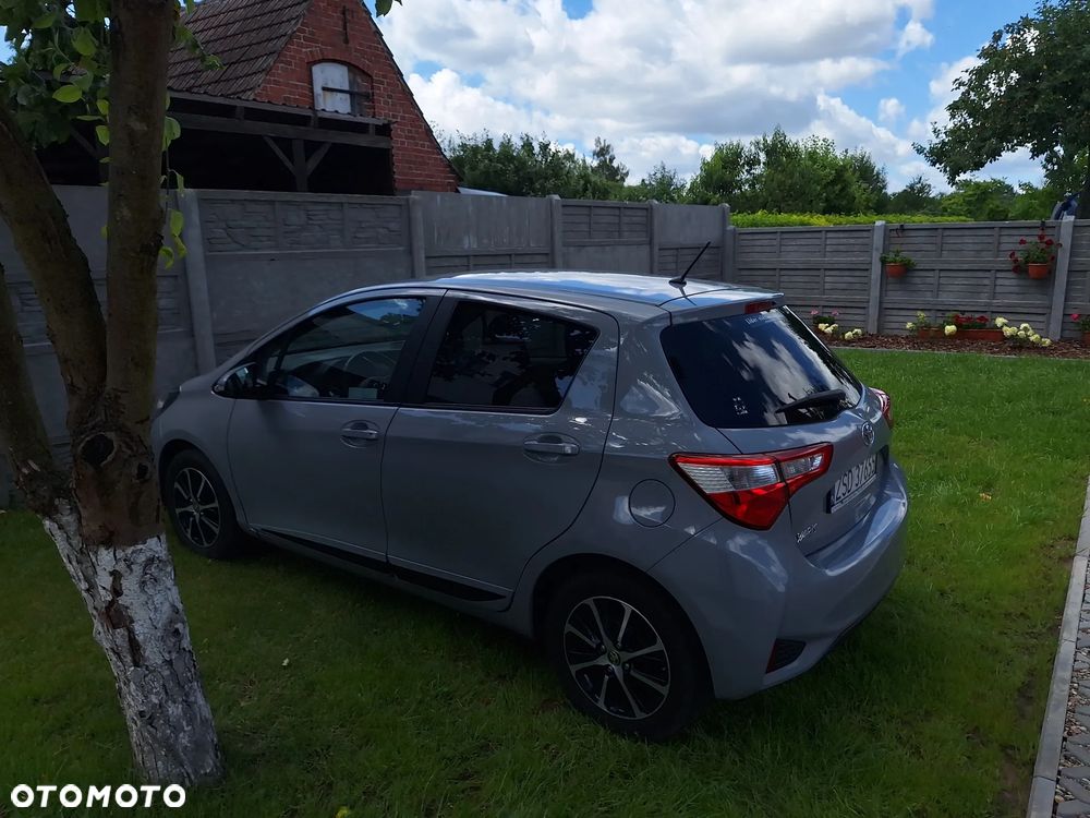 Toyota Yaris 1.5 Premium - 11