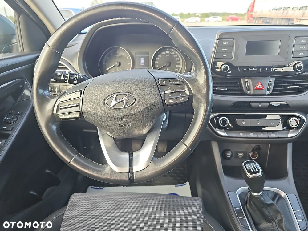 Hyundai i30 1.5 DPI Classic + - 12