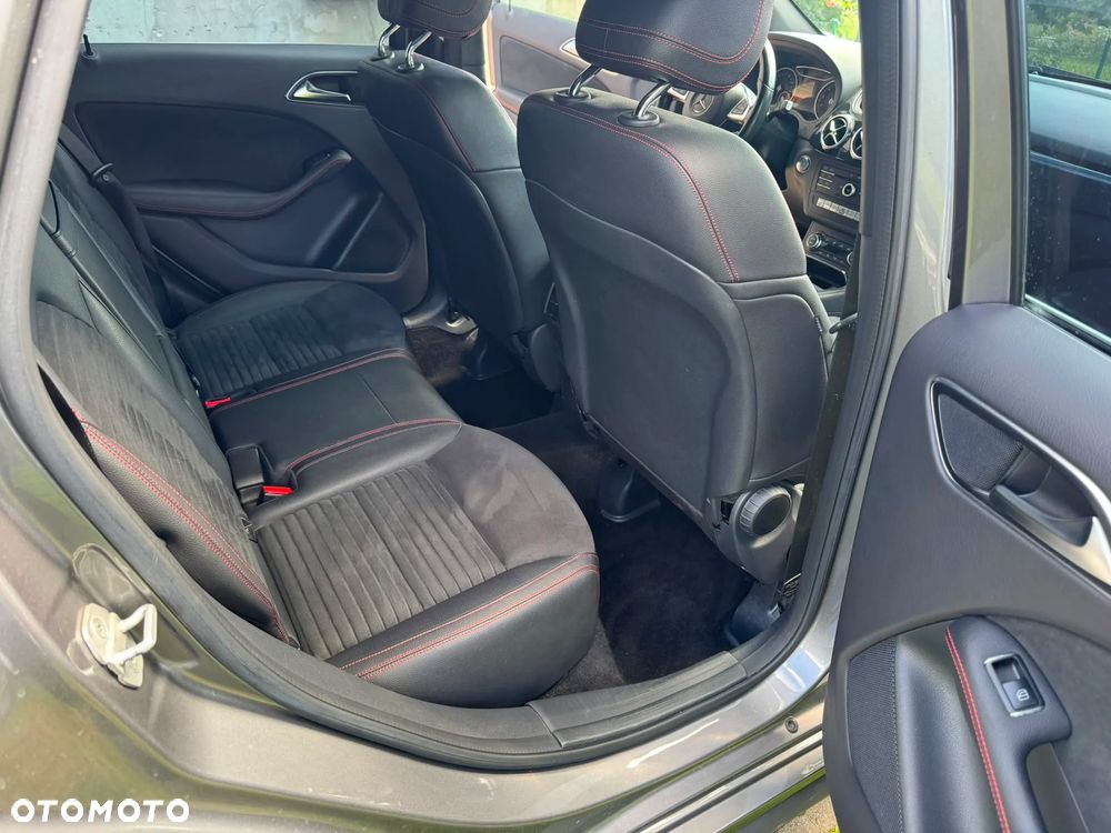 Mercedes-Benz Klasa B 250 4Matic 7G-DCT AMG Line - 20