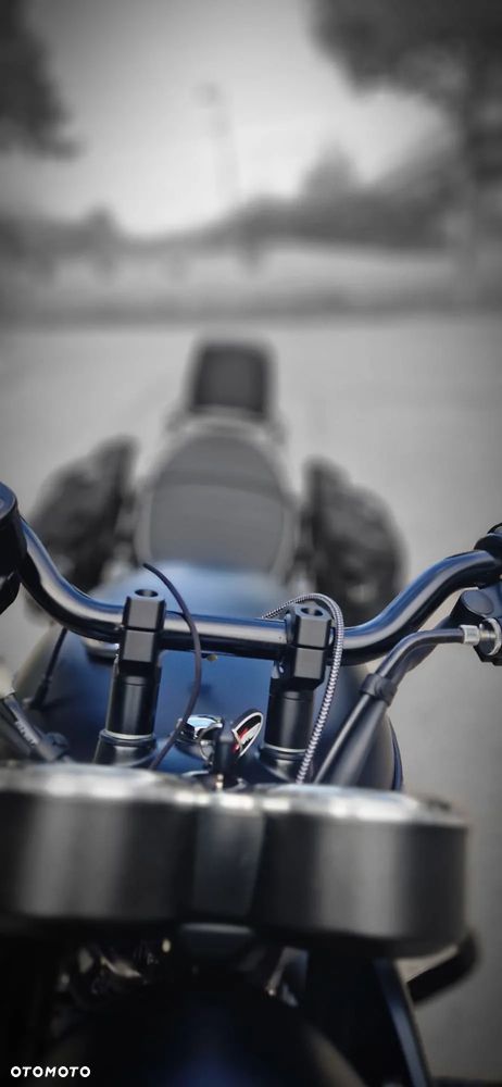Triumph Bonneville - 13