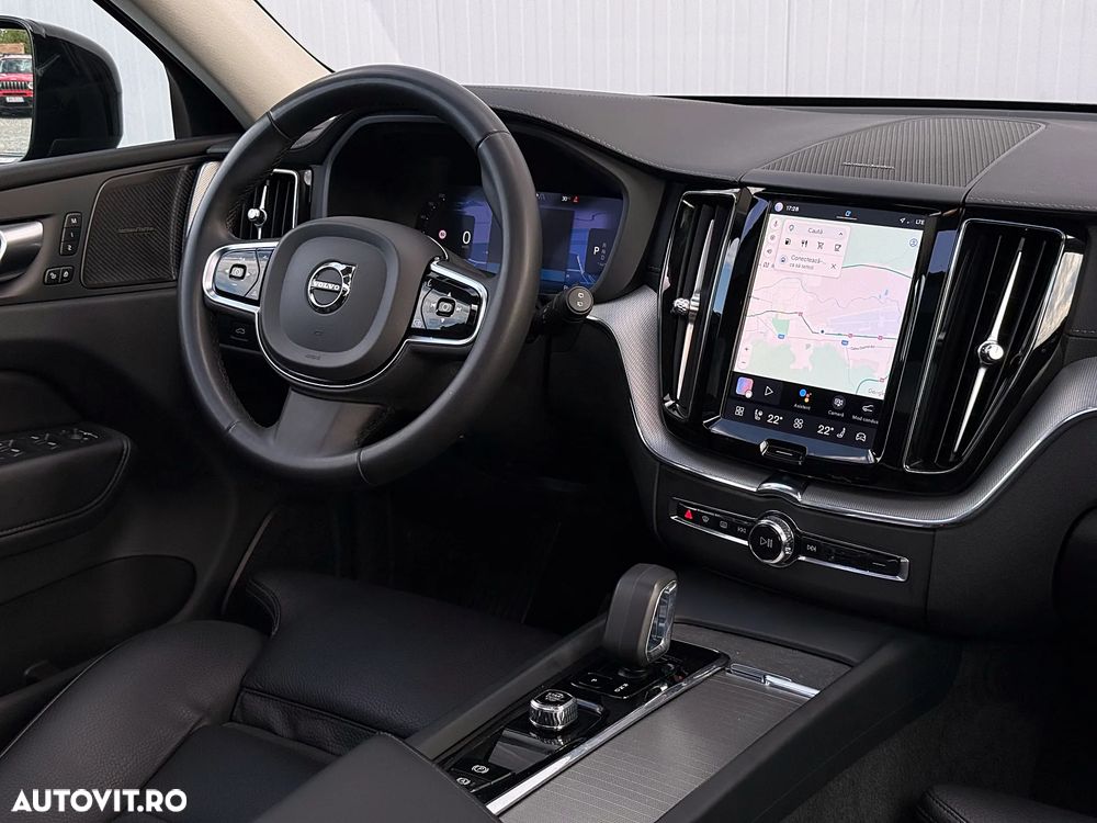Volvo XC 60 B4 MHEV AT AWD Ultimate Dark - 20