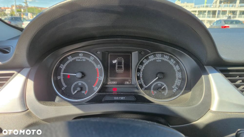 Skoda RAPID 1.0 TSI Active - 8