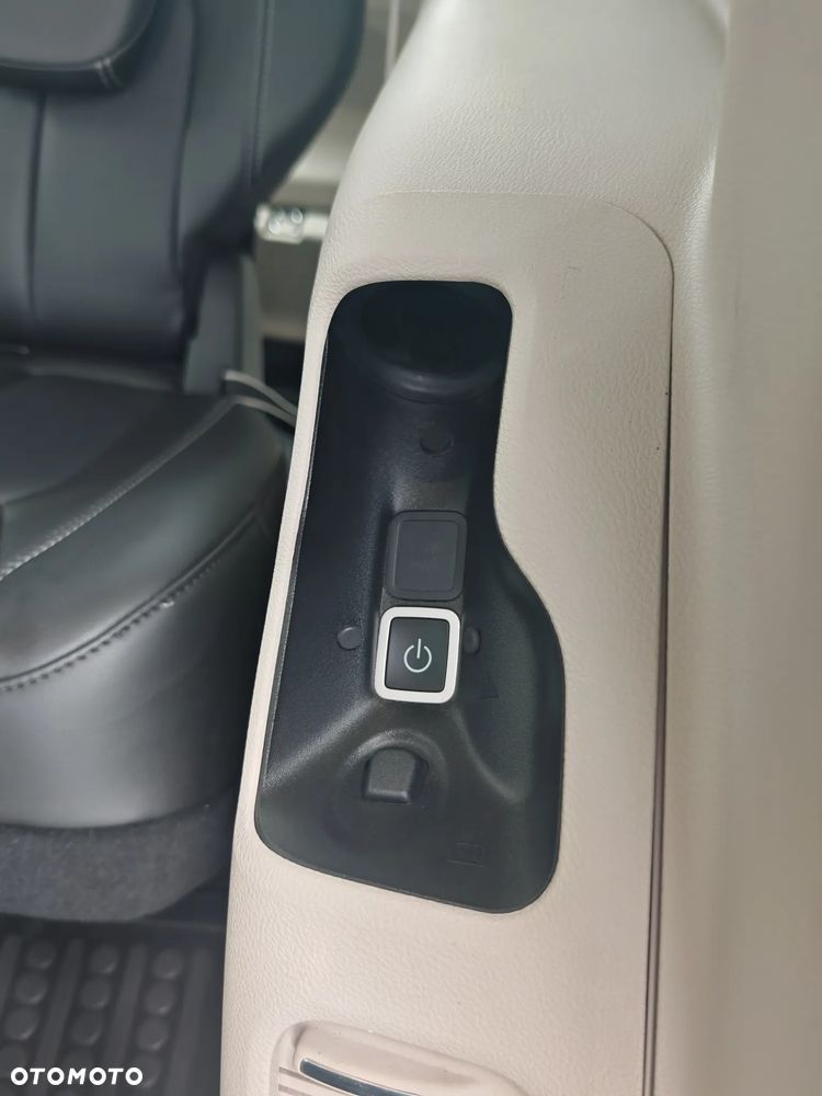 Chrysler Pacifica - 31