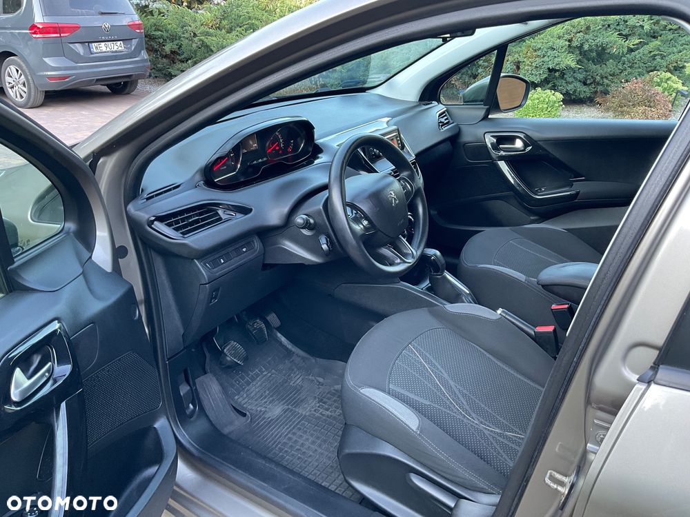 Peugeot 208 - 10