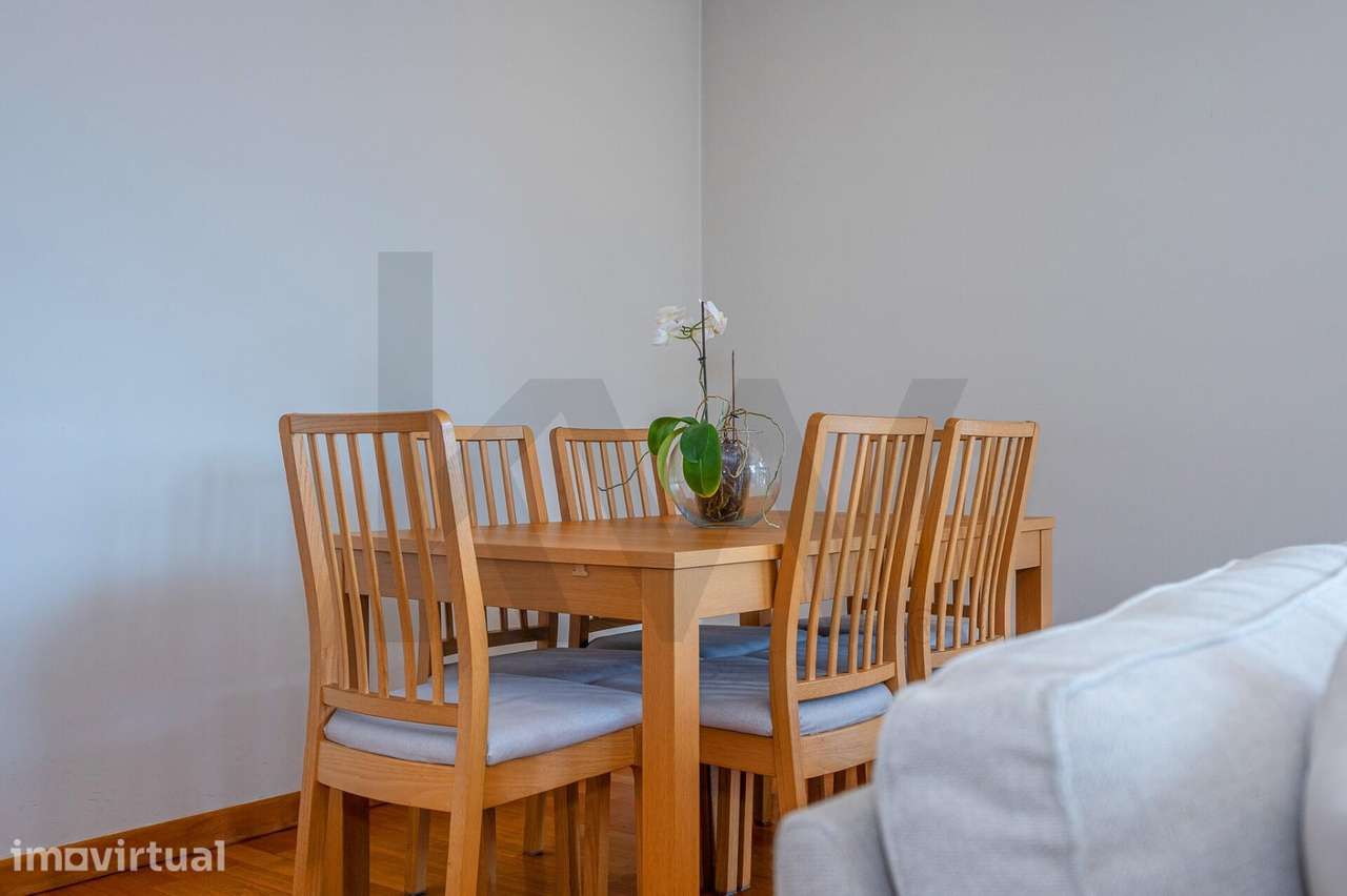 Apartamento T2 com varanda e garagem no Pinheiro Manso, Porto - Grande imagem: 5/23