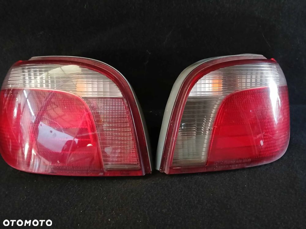 Toyota Yaris I Lampa tylna lewa, prawa - 1