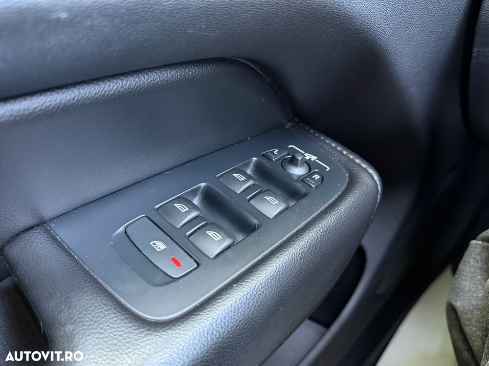 Volvo XC 60 B5 D AWD Geartronic Momentum - 25