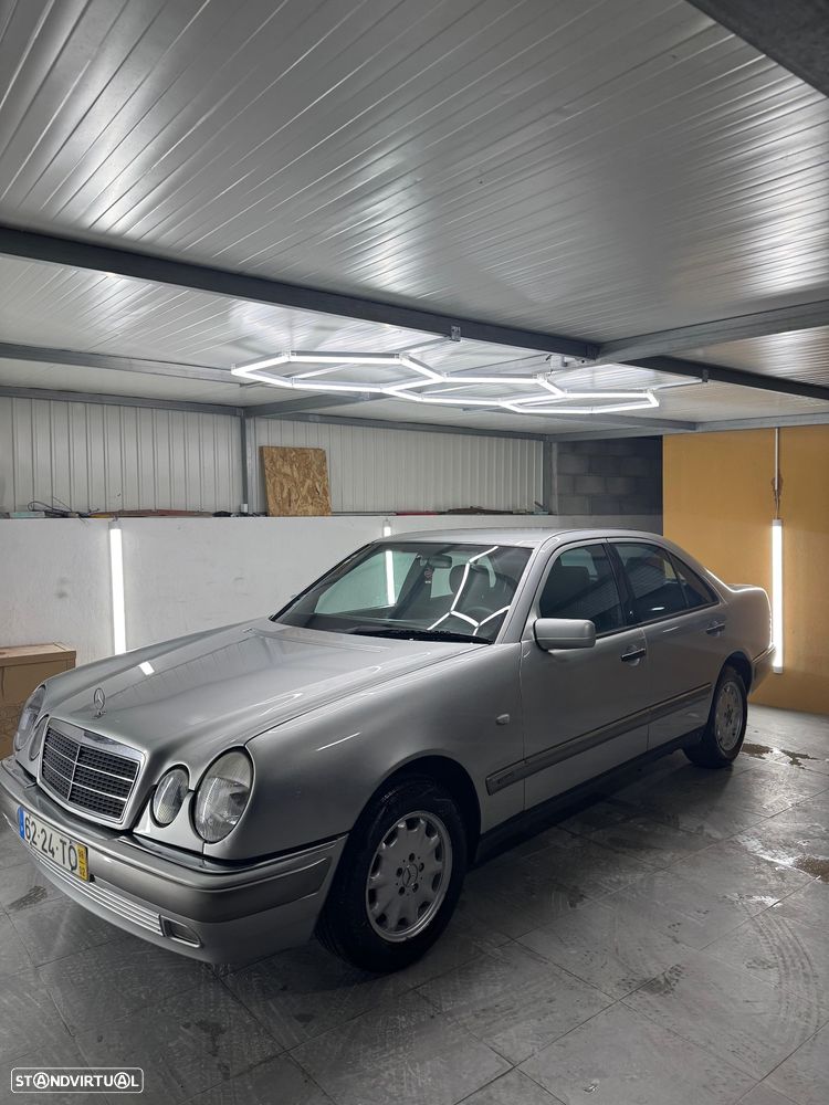 Mercedes-Benz E 250 TD Classic - 2
