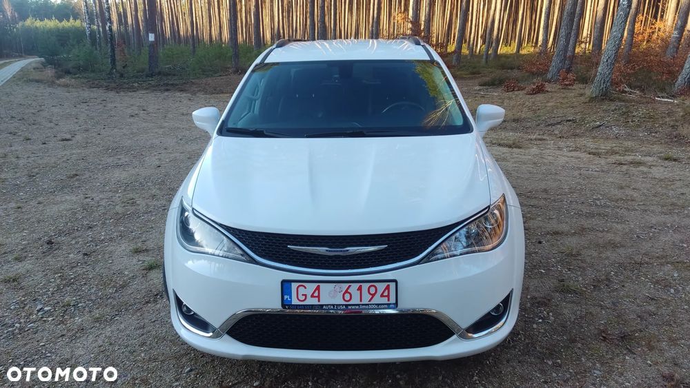 Chrysler Pacifica - 2