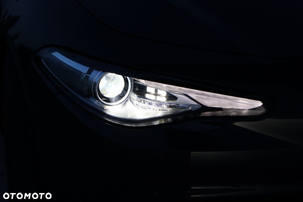 Alfa Romeo Giulia 2.0 Turbo 16V AT8-Q4 Veloce Ti - 26