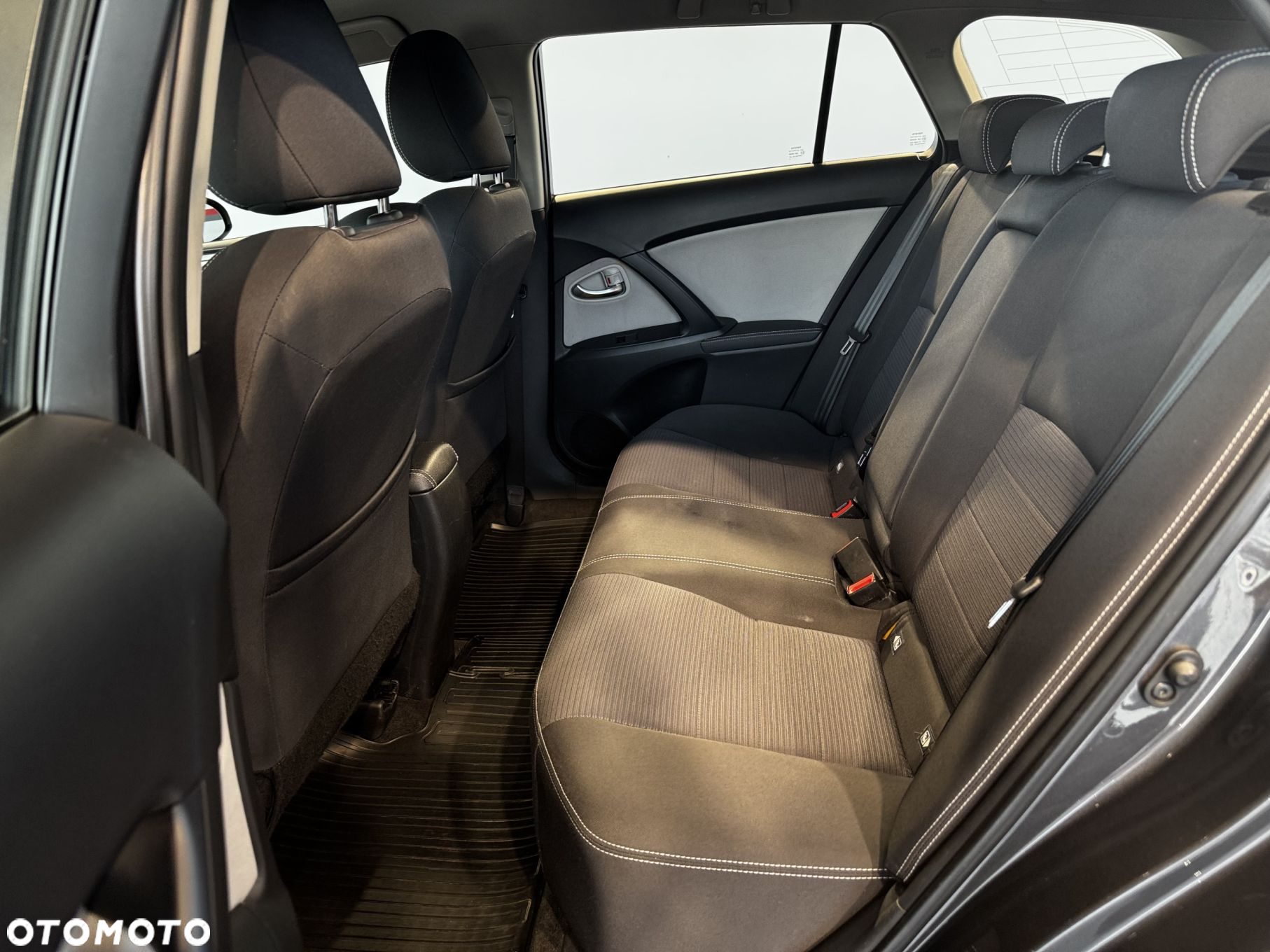 Toyota Avensis - 12