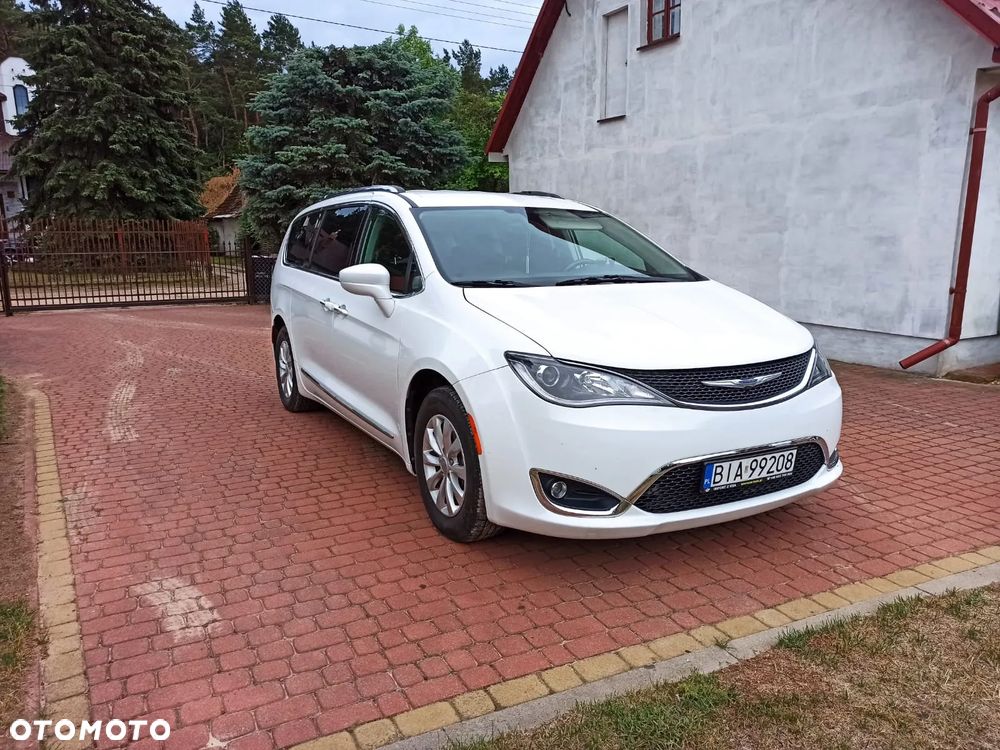 Chrysler Pacifica - 4