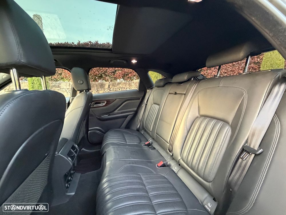 Jaguar F-Pace 20d R-Sport - 19